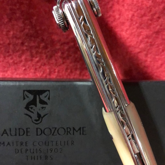 Laguiole Claude Dozorme Corkscrew with Cream Resin Handle - Picture 4 of 13